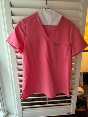 Figs Women's V-Neck Scrub Top in Coral Pink